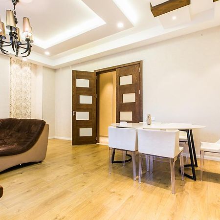 Sweet Home 3 At Freedom Square Tiflis Exterior foto