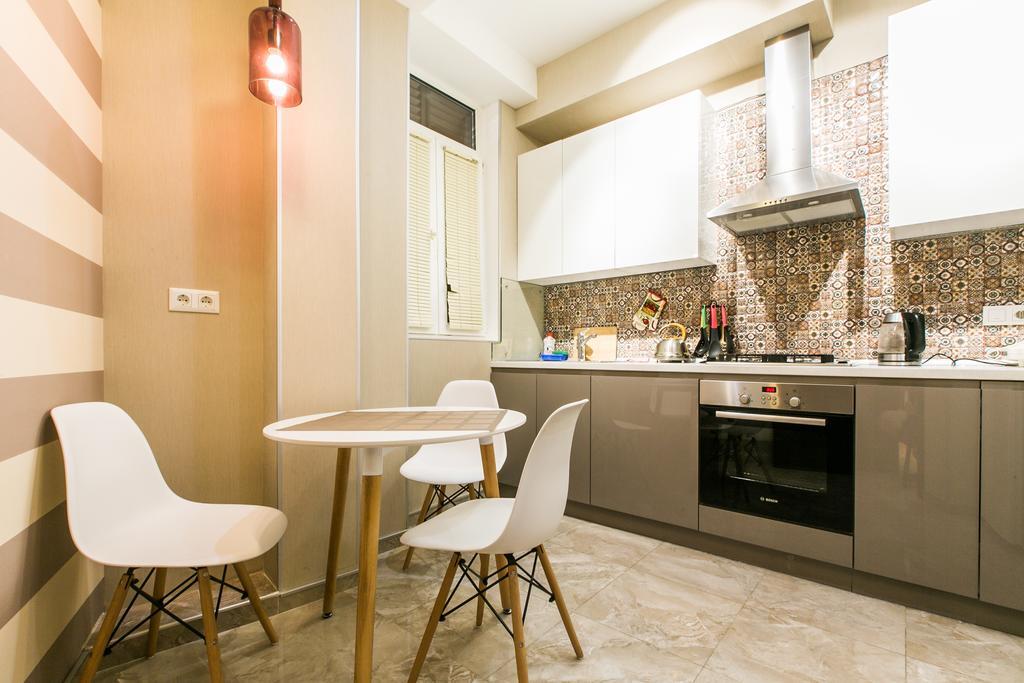 Sweet Home 3 At Freedom Square Tiflis Exterior foto